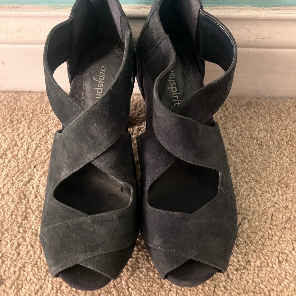 Easy Spirit faux suede navy heels